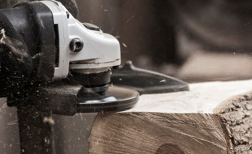 TurboPlane in azione su scultura in legno massello