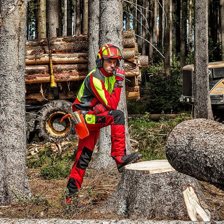 Protos elmetto indossato nel bosco