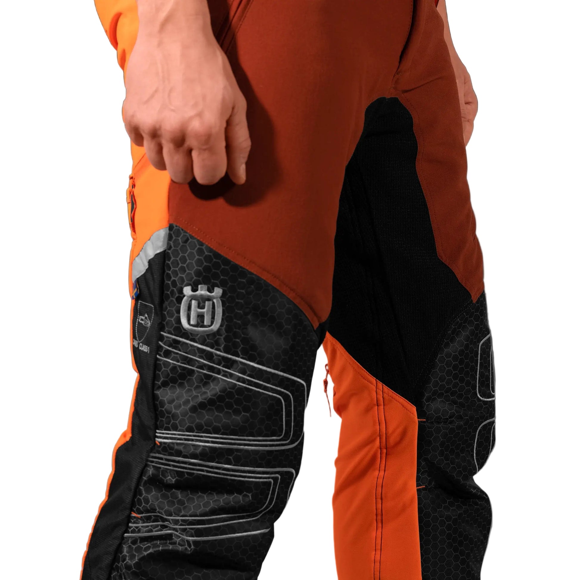 Dettaglio ginocchio pantalone antitaglio